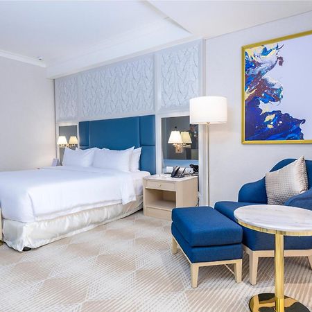 Royce Hotel & Casino Clark Field Eksteriør bilde