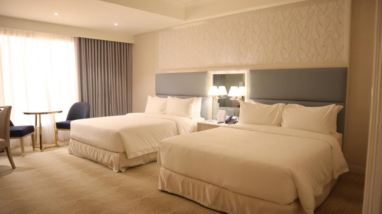 Royce Hotel & Casino Clark Field Eksteriør bilde